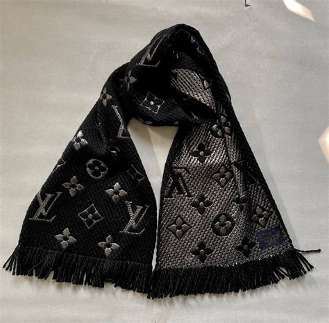 sciarpa saten louis vuitton|louis vuitton shawls.